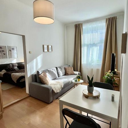 Apartment Caroline - Old Town Bratislava Bagian luar foto