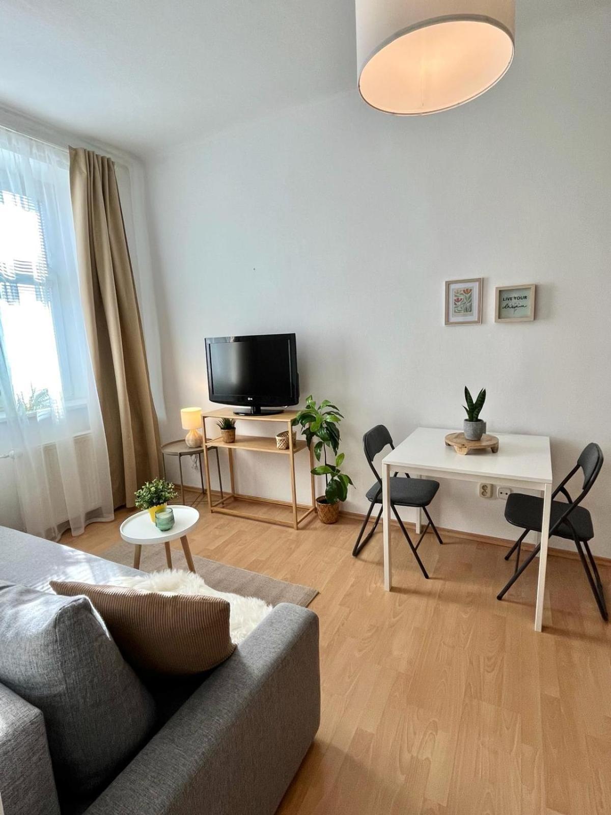 Apartment Caroline - Old Town Bratislava Bagian luar foto